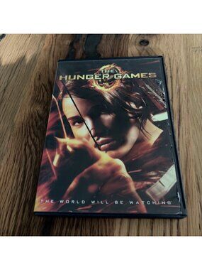 The Hunger Games (DVD, 2012) Great disc Ripped Case